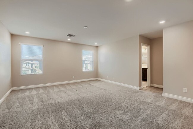 Building Photo - Must see 5 bedroom home with loft