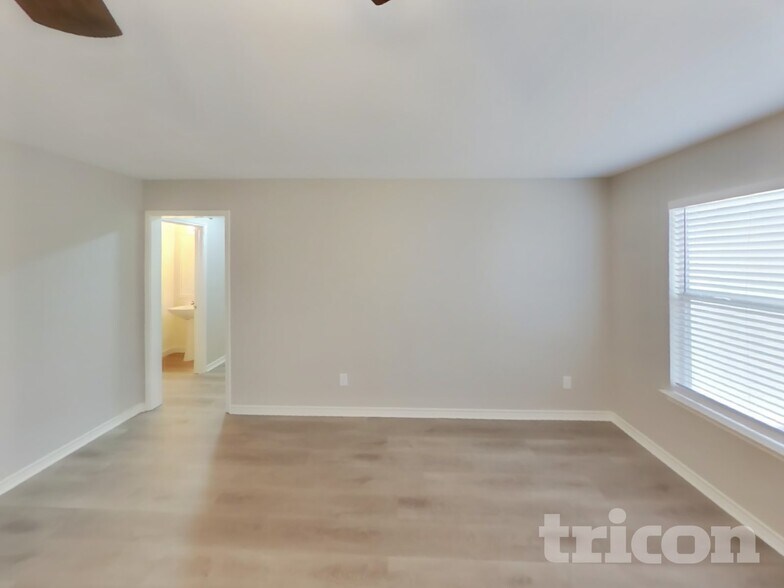 Building Photo - 2033 Oak Bend Ln