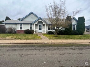 Building Photo - 3 Bed, 2 Bath House with Attached Garage