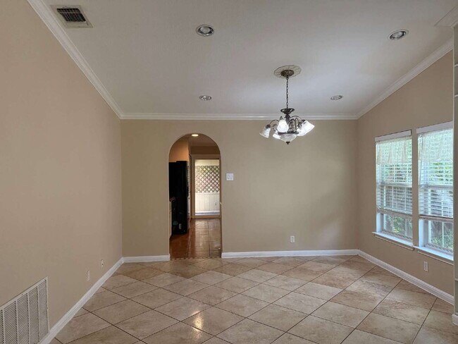Building Photo - 5934 Valley Wood