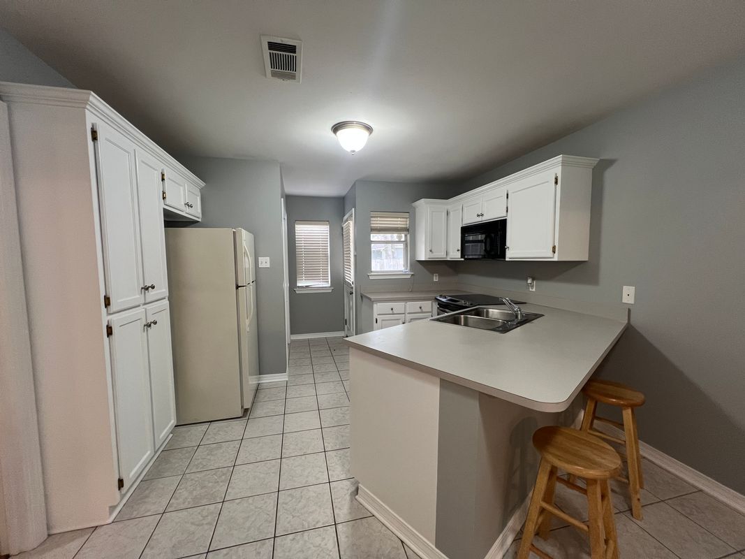 Building Photo - 108 Brandi Ln