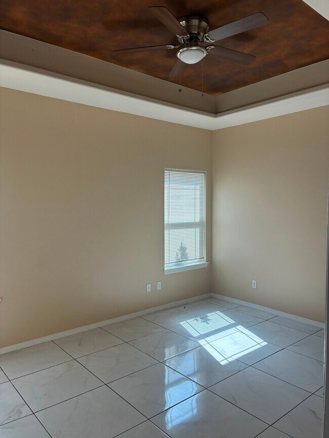 Building Photo - 3012 Basil Dr