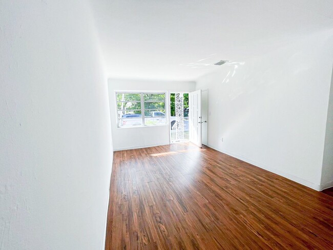 Building Photo - 3003 Residential