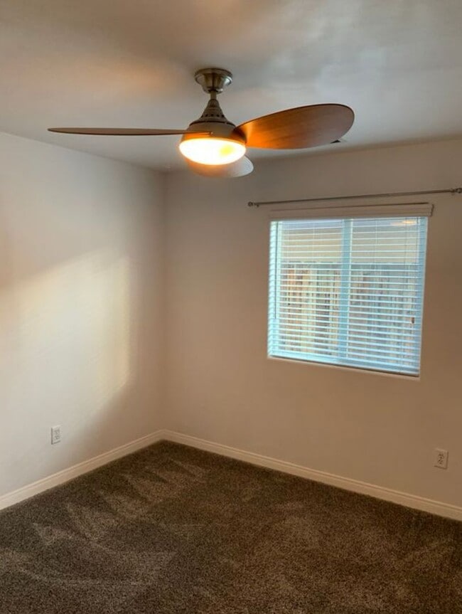 Building Photo - Beautiful and spacious 3 bedroom!