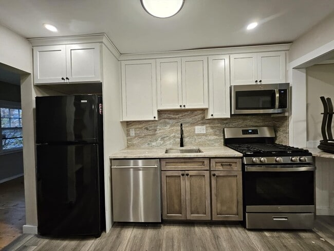 Building Photo - 1037 Ocean St