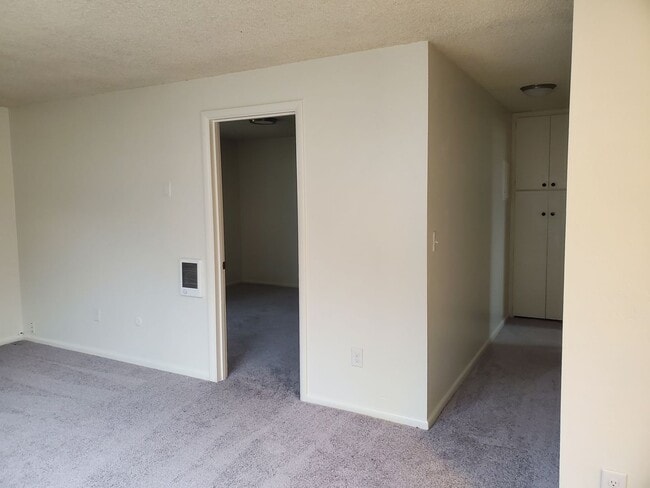 Building Photo - 1 Bedroom in Heart of Nampa!