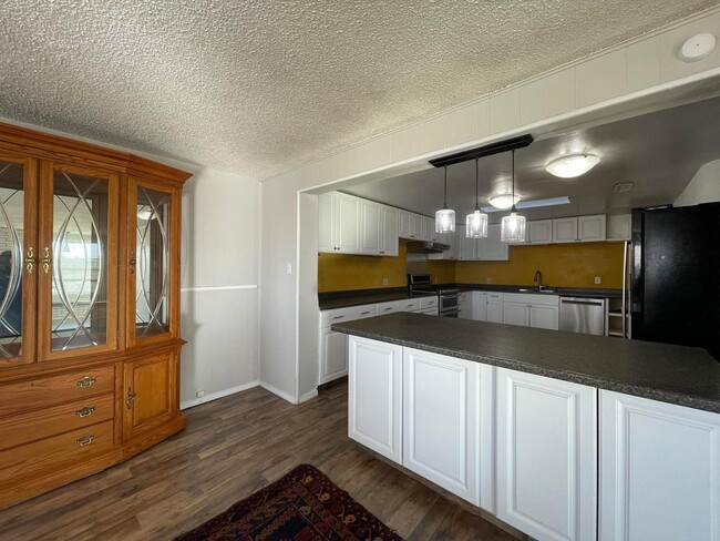 Building Photo - 1817 Cornell Dr SE