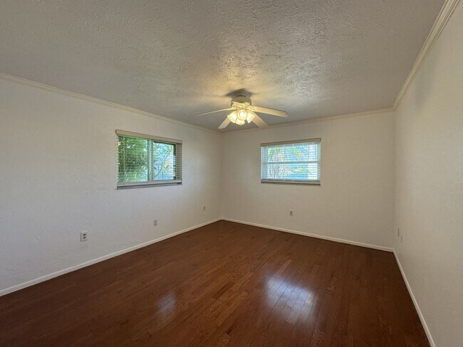 Building Photo - 1725 N Gondola Ct