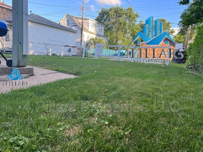 Building Photo - 523 W Columbus Dr