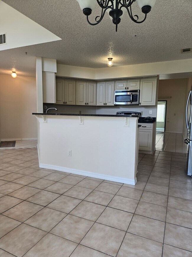 Building Photo - Beautiful 4 Bed / 2 Bath Single-Family Home with Fenced Yard & Screened Patio