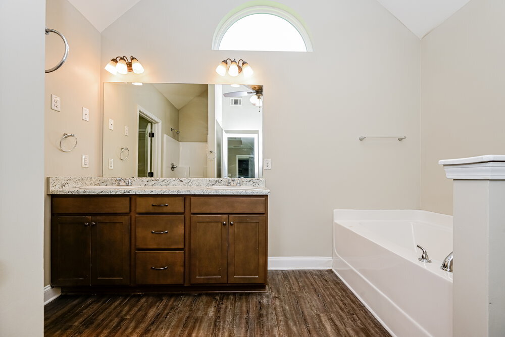 Building Photo - 320 Woodland Ridge Cir