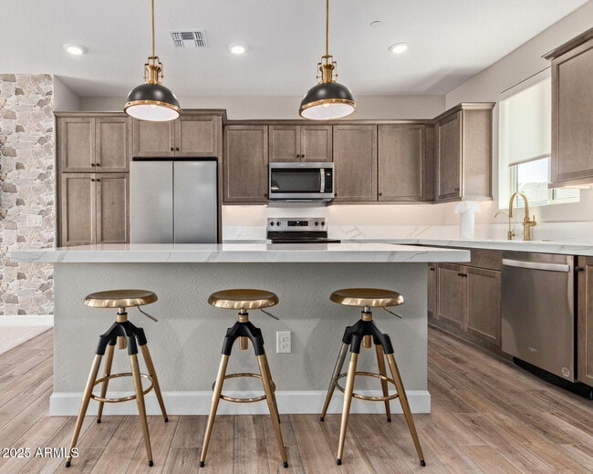 Building Photo - 2121 W Sonoran Desert Dr