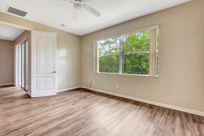 Building Photo - 253 Catriona Dr