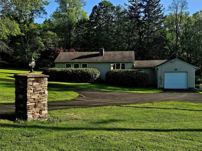 Building Photo - 13 Old Quaker Hill Rd