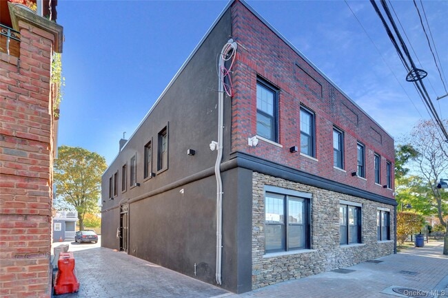 Building Photo - 610 Jericho Tpke