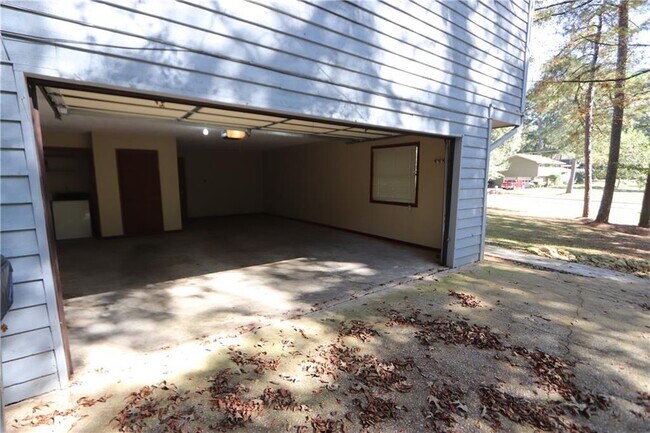 Building Photo - 4069 Shady Dr NW