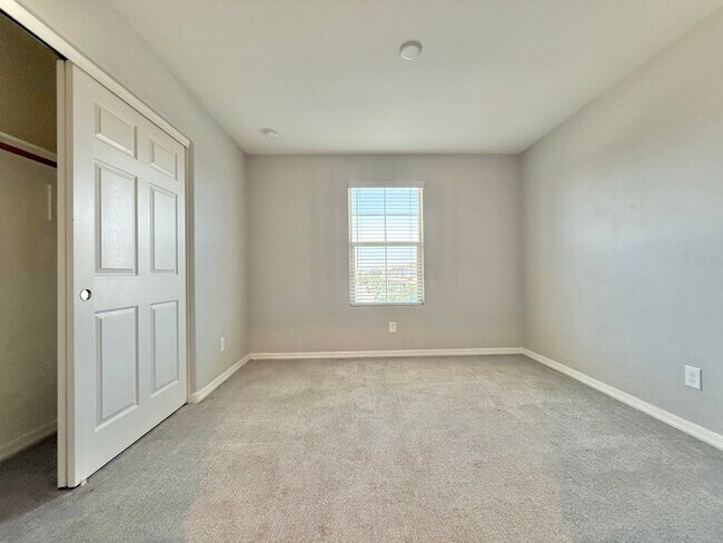 Building Photo - Spectacular 4-Bedroom, 2.5 Bathroom Home in Glendale!!
