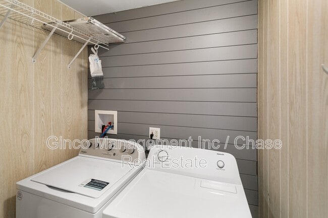 Building Photo - 215 E Maxon Ln