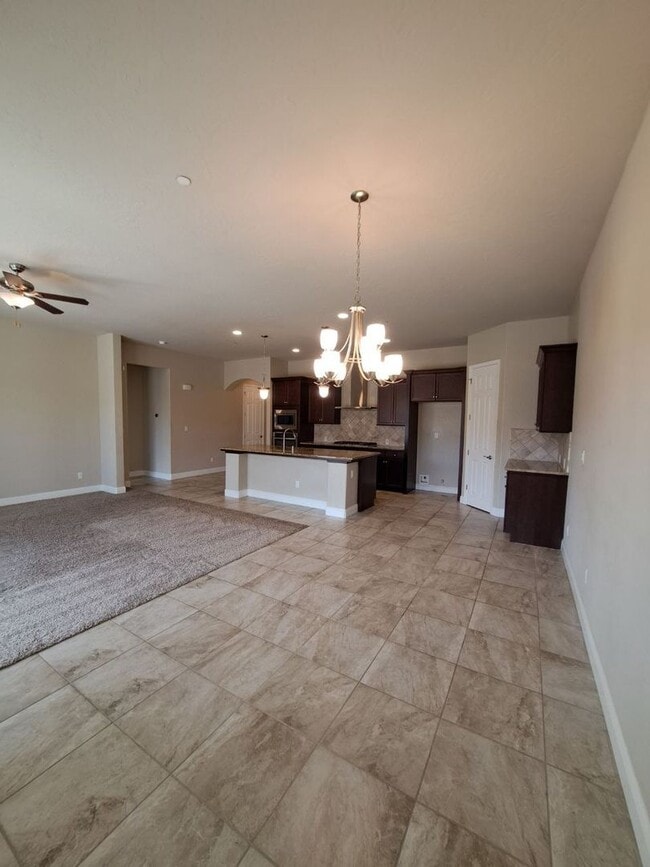 Building Photo - Beautiful 4 Bedroom Home In Clovis!