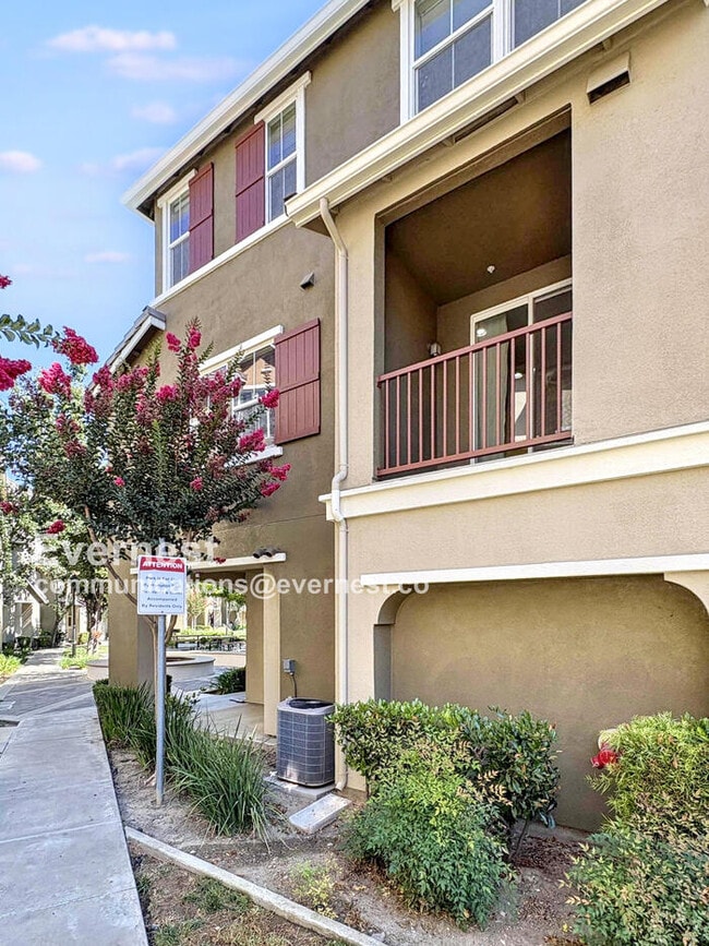Building Photo - 1079 Westbury Dr