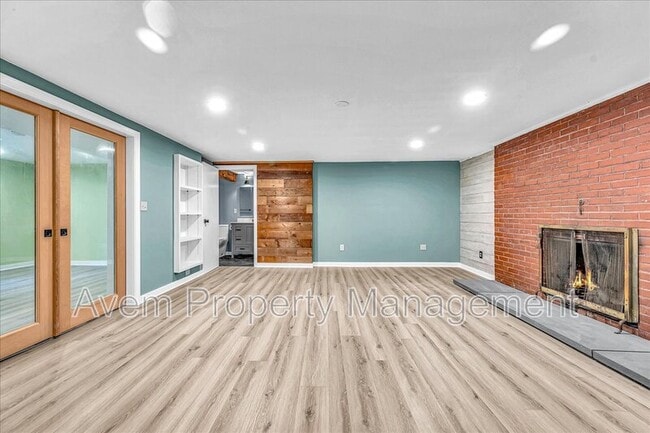 Building Photo - 2030 NE 140th Ave