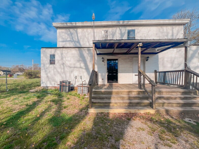 Building Photo - 608 Halifax St