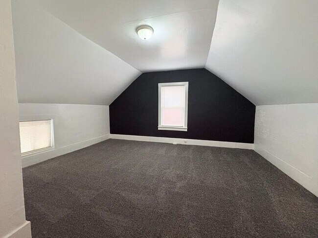 Building Photo - 9910 E 38 Terrace