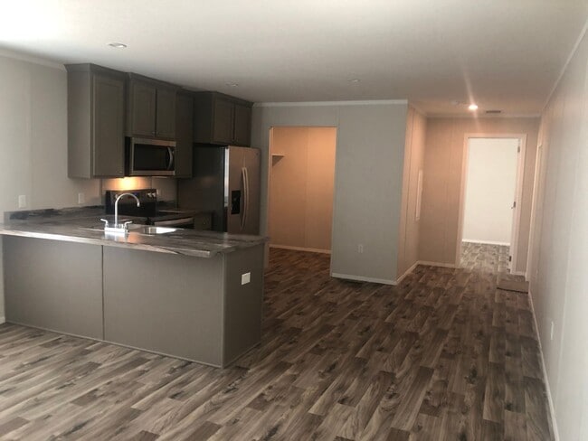 Building Photo - BRAND NEW-3 Bedroom / 2 Bath