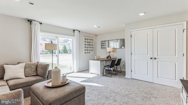 Building Photo - 248 Macoun Way