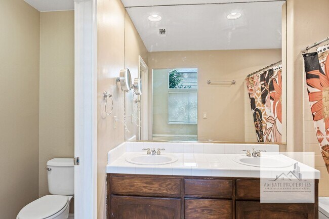 Building Photo - Beautiful 2 Story Home in the Clovis Unified District