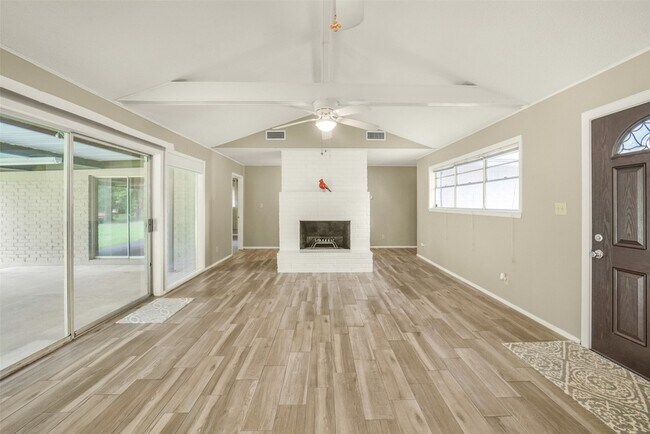 Building Photo - 23807 Red Oak Dr