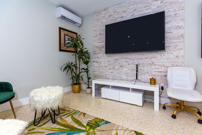 Building Photo - 1029 79th St