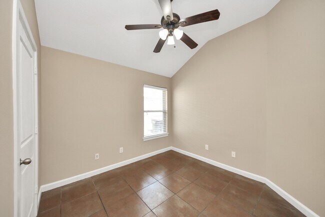 Building Photo - 8226 Stratford Canyon Dr