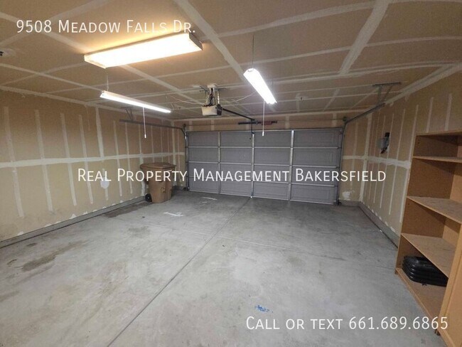 Building Photo - 9508 Meadow Falls Dr