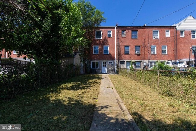 Building Photo - 633 Lucia Ave