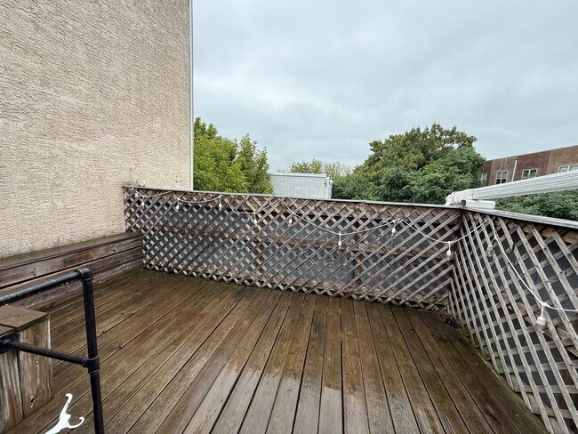 Building Photo - 1533 Cecil B. Moore Ave