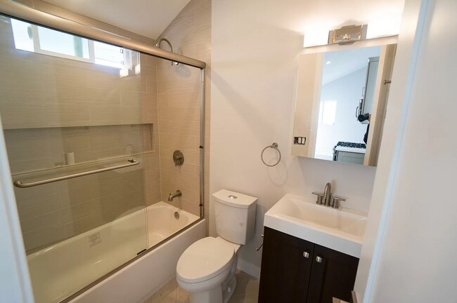 Building Photo - 325 N La Fayette Park Pl