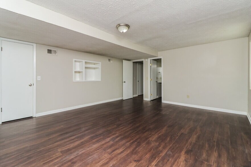 Building Photo - 4035 N Quail Dr