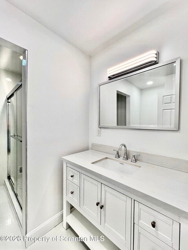 Building Photo - 400 Haven Ln