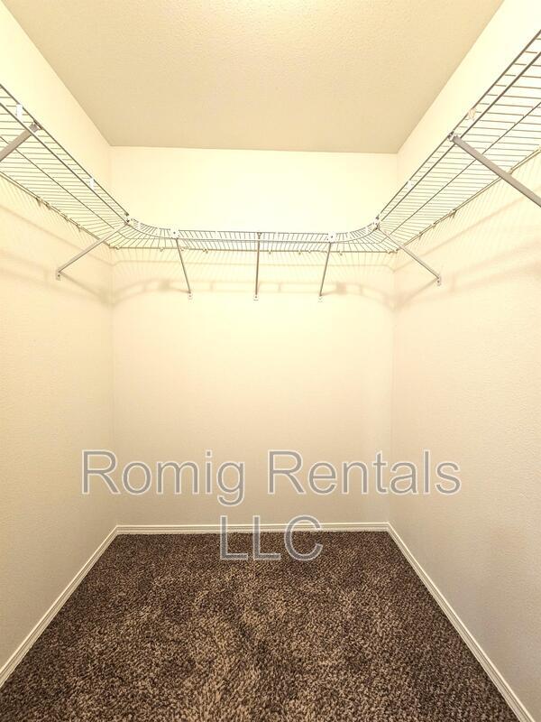 Building Photo - 9703 NE Tenny Creek Dr