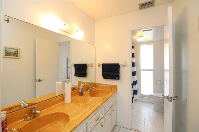 Building Photo - 239 Palm Dr