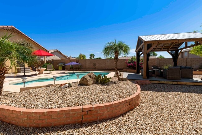 Building Photo - Gorgeous fully furnished home in Gilbert w...