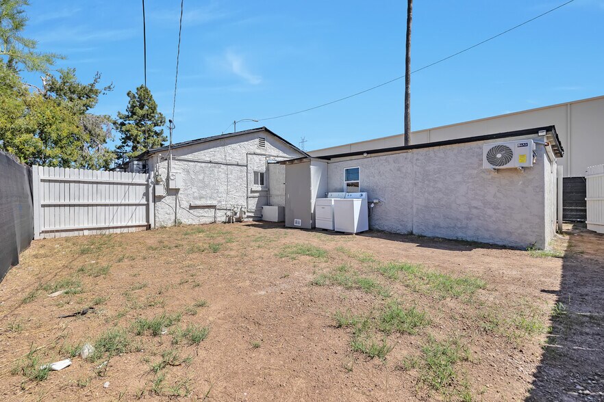 Building Photo - 3901 W Hadley St