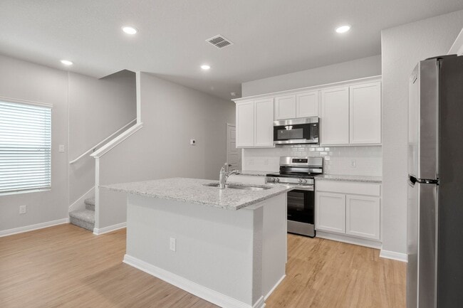 Building Photo - 4 Weeks Free!!! Like New in Abbott Run!!!