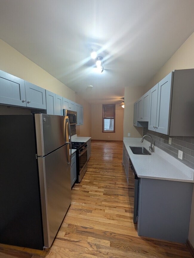 Building Photo - 1852 W Thomas St