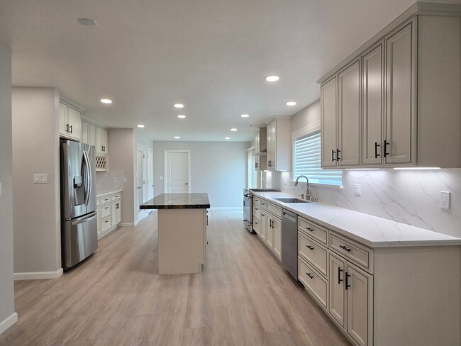 Building Photo - Large Home 100% Remodeled, Large Kitchen w...