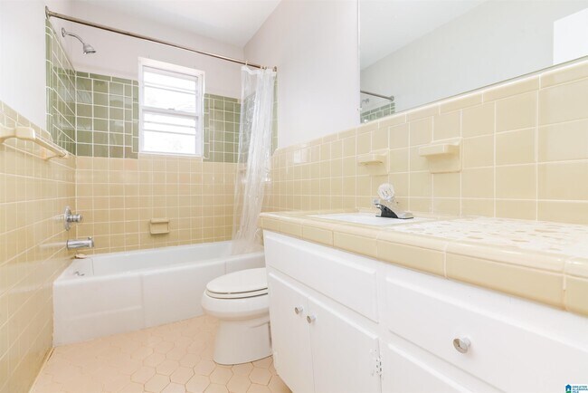 Building Photo - 501 21st Ave S