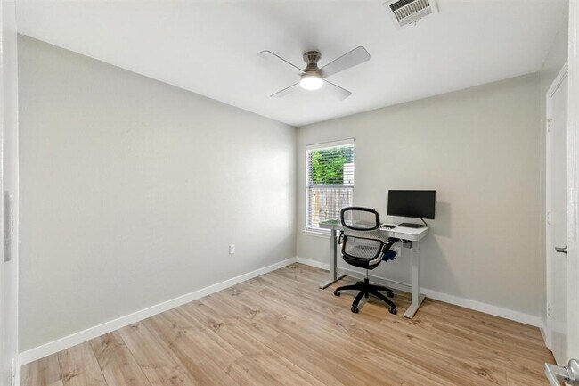 Building Photo - 5307 Apple Orchard Ln