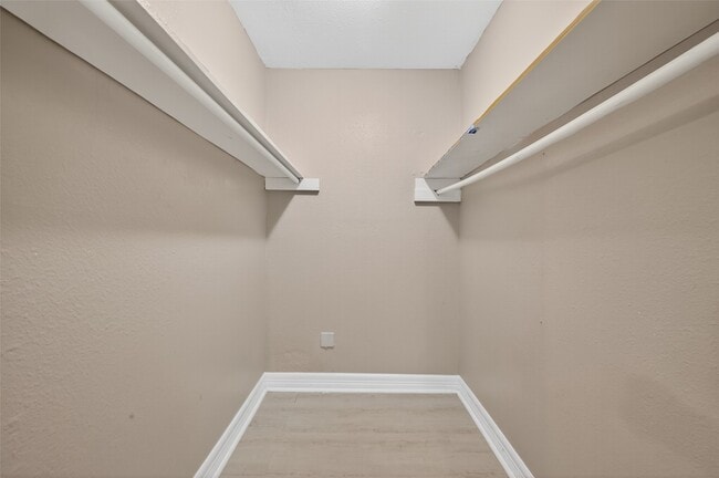 Building Photo - 5714 Southwind St