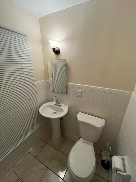 Building Photo - 192 N Smith St